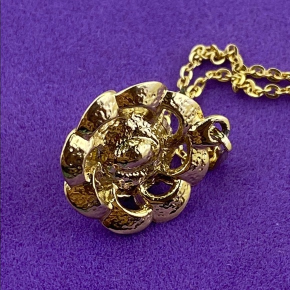 💛 Elegant Vintage Gold Plated Pearl & Rhinestone Flower Necklace - Picture 4 of 6